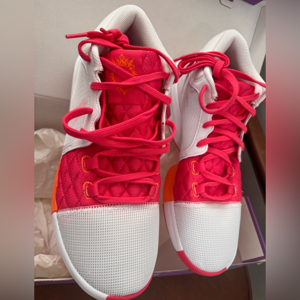 Nike LeBron Witness VIII Pink and White Sneakers